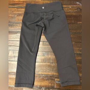 lululemon athletica black cropped legging size 4